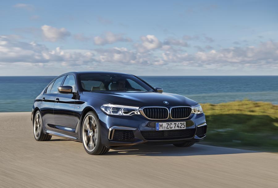  BMW M550i xDrive Sedan 2017 года  (WW) (фото 20 из 48)